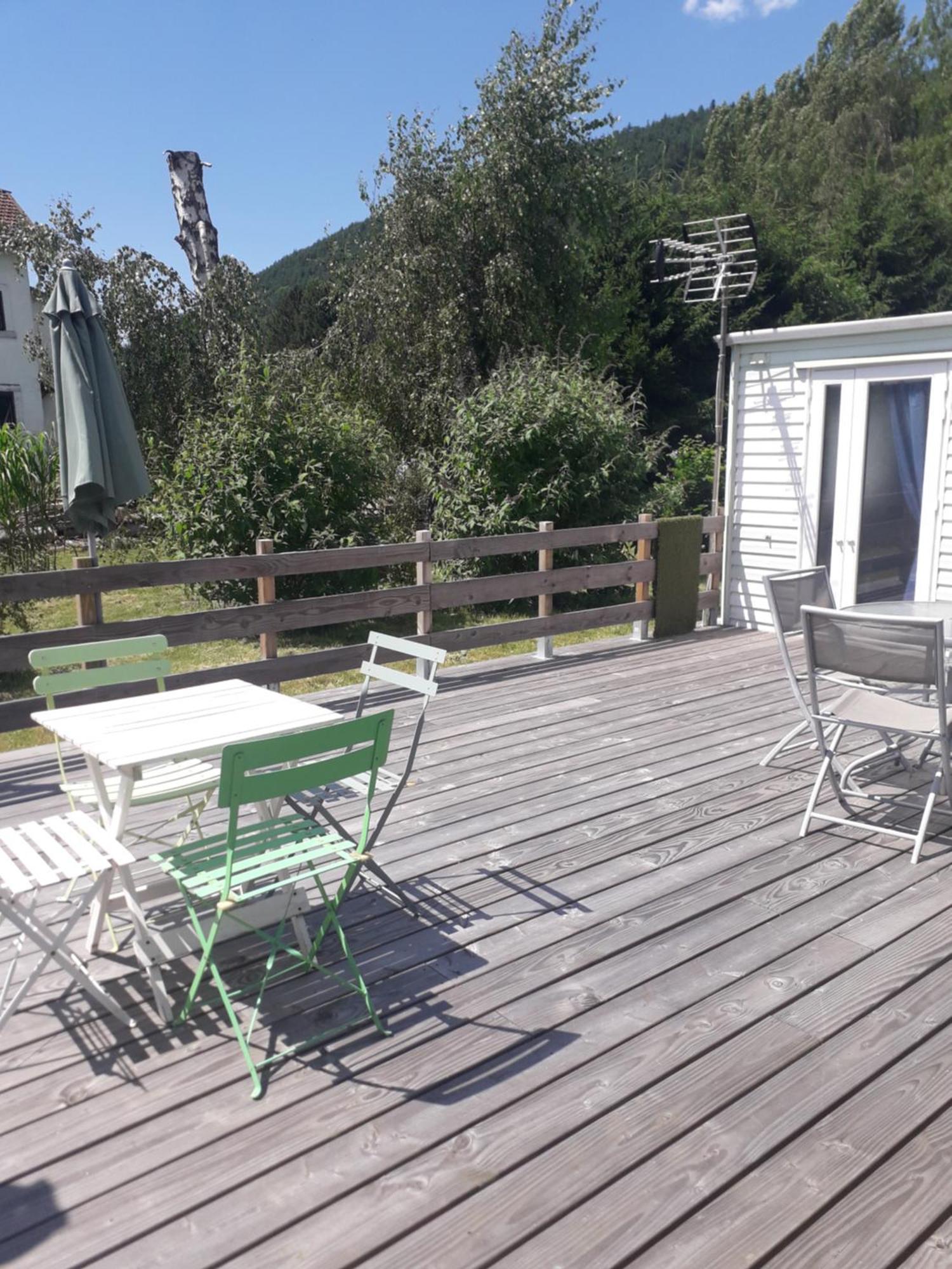 Gites, Les Jonquilles, Le Sagard Et Bungalow Les Brimbelles, Nature Et Detente La Houssiere Luaran gambar